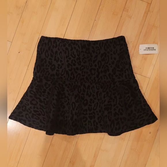 Forever 21 black velvet leopard cheetah animal print flowy mini skirt S - Picture 5 of 6